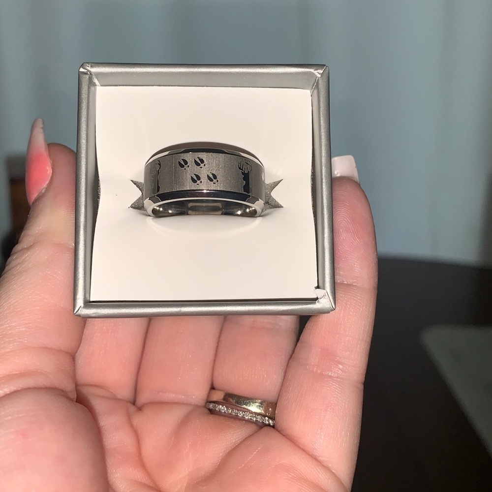 Size 8 Titanium men’s hunting ring
